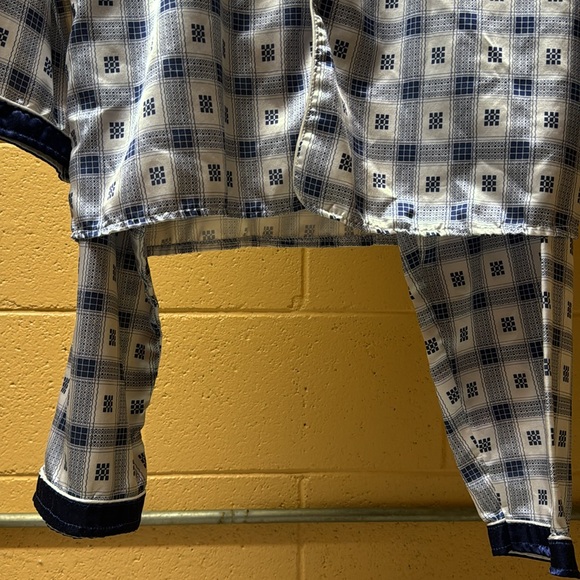 Men’s pajama set. LARGE - Picture 3 of 3